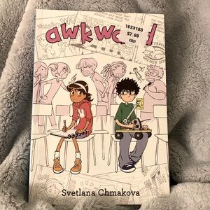 Awkward by Svetlana Chmakova graphic novel.